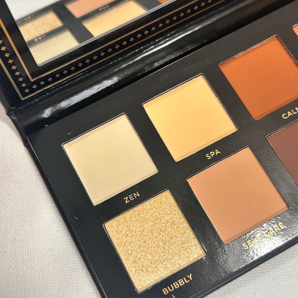 Ace Beaute Serenity Eyeshadow Palette - Gold Accents - Picture 3 of 5